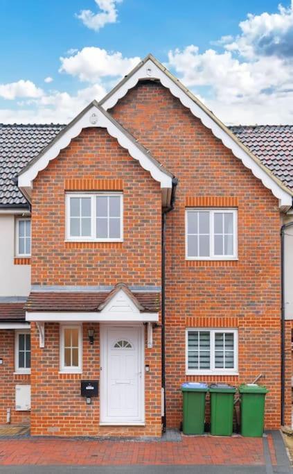 Stylish 3 Bedroom And Free Parking Thamesmead  Exteriér fotografie
