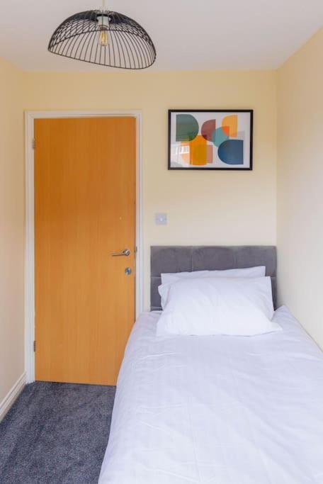 Stylish 3 Bedroom And Free Parking Thamesmead  Exteriér fotografie