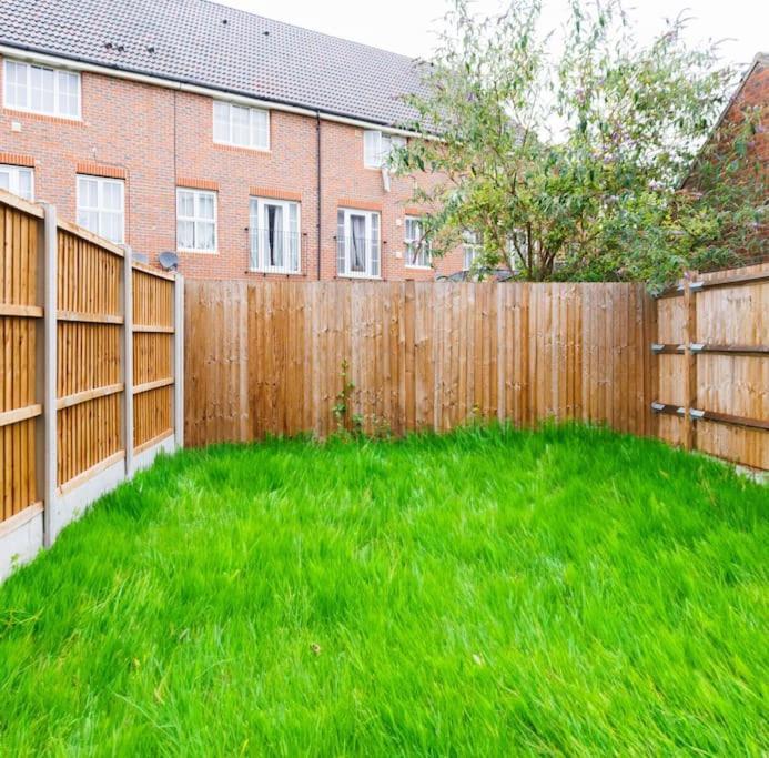 Stylish 3 Bedroom And Free Parking Thamesmead  Exteriér fotografie