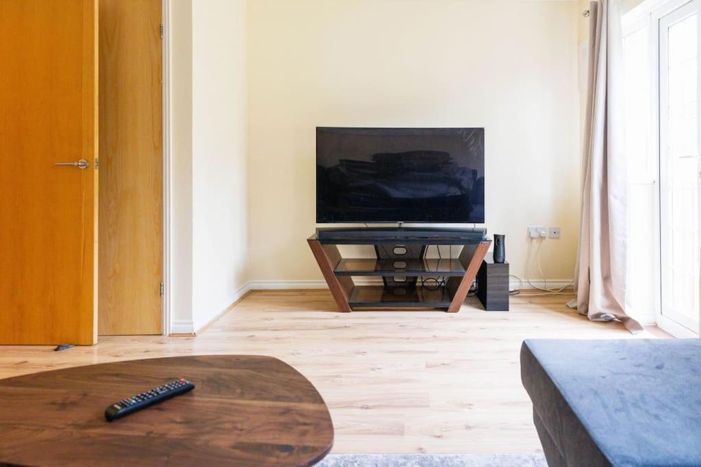 Stylish 3 Bedroom And Free Parking Thamesmead  Exteriér fotografie